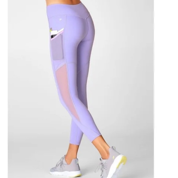 Trinity Mid-Rise Pocket 7/8 Leggings in LAVENDER MULTI - Picture 4 of 7